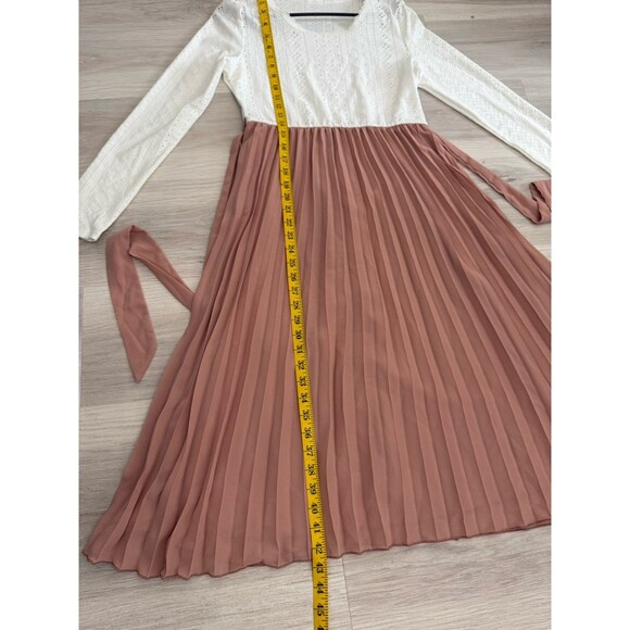 Shein Frenchy Eyelet Embroidery Pleated Hem Dress size Large - Picture 3 of 7